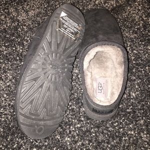 ON HOLD FOR👉 @xoashmarie 💯authentic UGG CLOGS